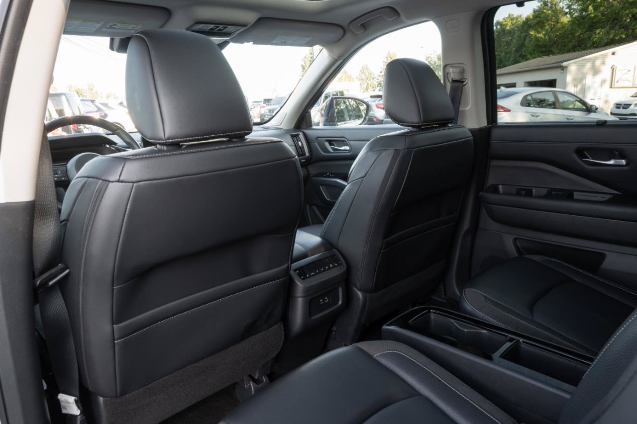 Used 2023 Nissan Pathfinder SL w/ SL Premium Package AWD/4WD image 16
