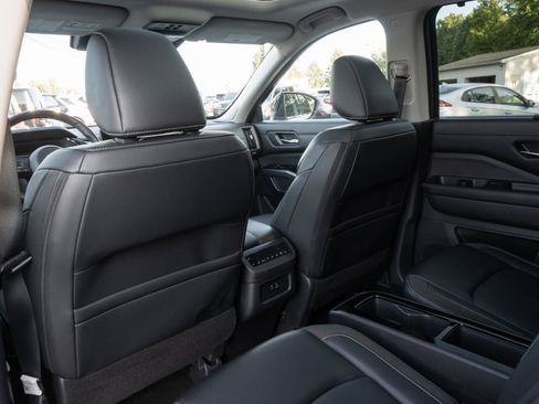 Used 2023 Nissan Pathfinder SL w/ SL Premium Package AWD/4WD image 16