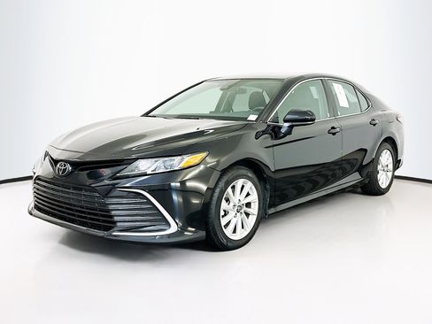 Used 2024 Toyota Camry LE image 3