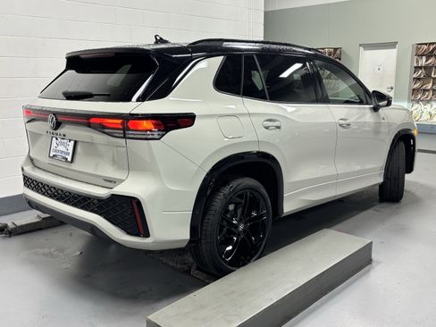 New 2026 Volkswagen Tiguan SE R-Line AWD/4WD image 8