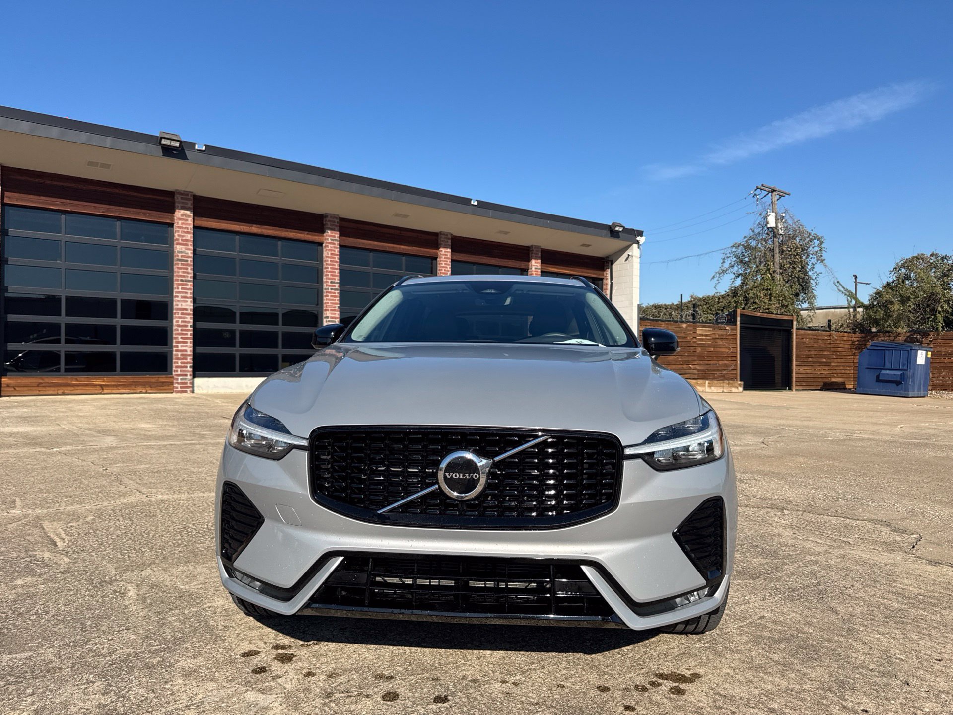 Used 2024 Volvo XC60 B5 Core AWD/4WD image 2