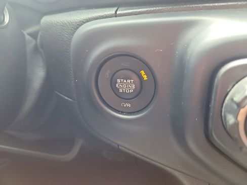 Used 2021 Jeep Gladiator Sport AWD/4WD image 31