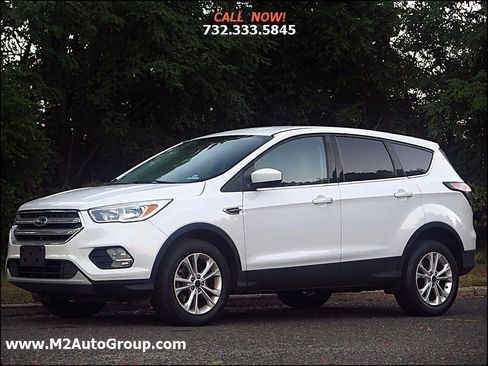 Used 2017 Ford Escape SE AWD/4WD image 1