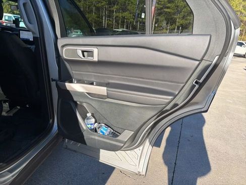 Used 2024 Ford Explorer XLT image 9