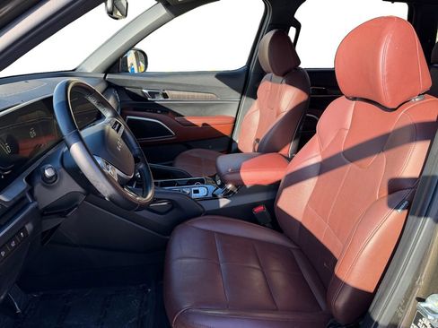 Used 2023 Kia Telluride EX w/ EX Captain's Chair Package image 9