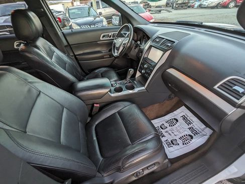 Used 2013 Ford Explorer XLT image 11