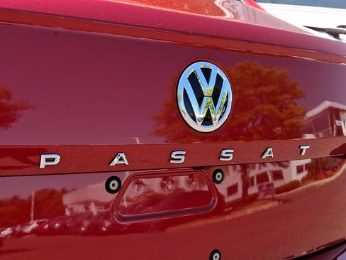 Certified 2022 Volkswagen Passat 2.0T FWD image 32