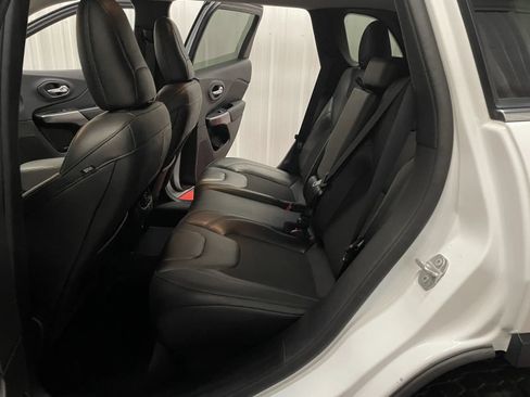 Used 2021 Jeep Cherokee Latitude Plus AWD/4WD image 37