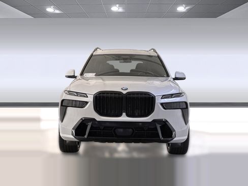 Used 2025 BMW X7 xDrive40i w/ M Sport Package AWD/4WD image 5