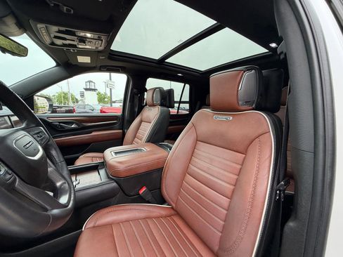 Used 2023 GMC Yukon Denali Ultimate AWD/4WD image 11