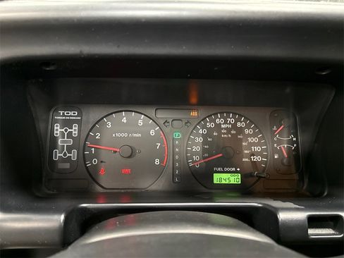 Used 2000 Isuzu Trooper S image 19