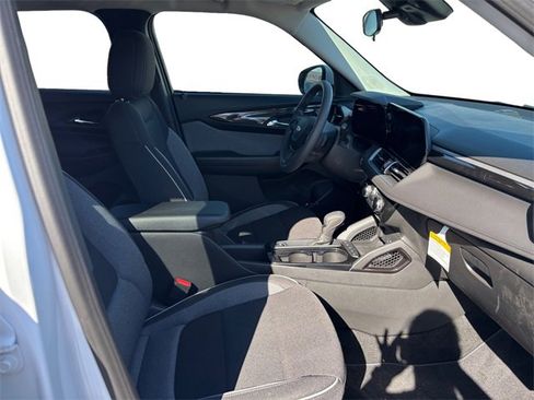 Used 2026 Chevrolet TrailBlazer LT w/ Driver Confidence Package image 15