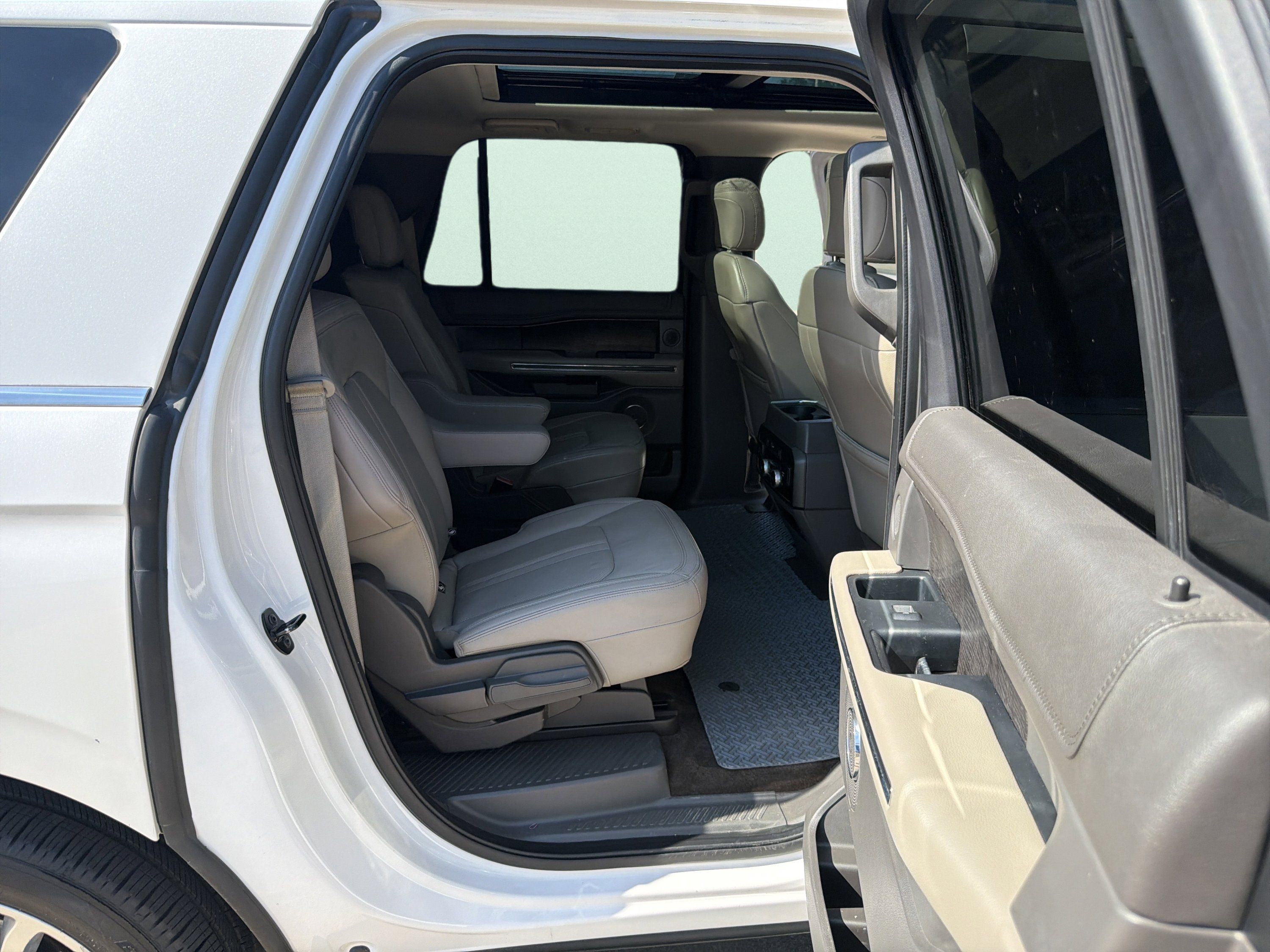Used 2018 Ford Expedition Max Limited w/ Equipment Group 302A RWD image 34