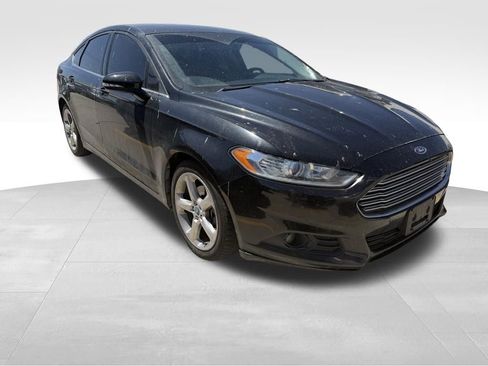 Used 2015 Ford Fusion SE FWD image 3