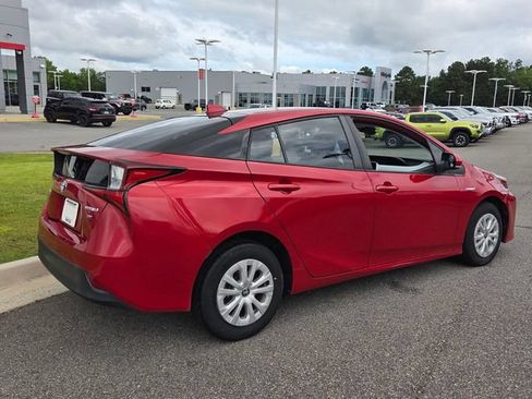 Used 2020 Toyota Prius L Eco FWD image 12