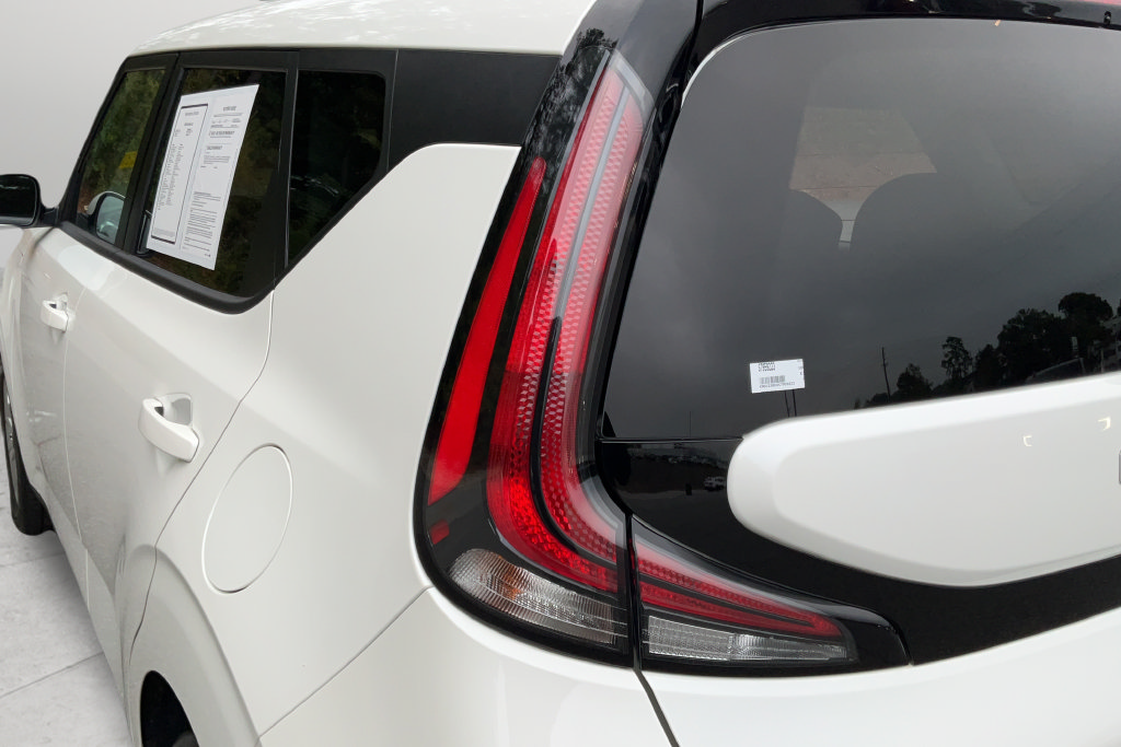 Used 2025 Kia Soul LX FWD image 28