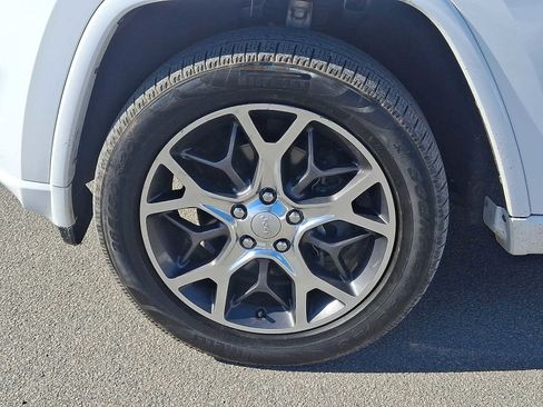 Used 2019 Jeep Grand Cherokee Overland image 9