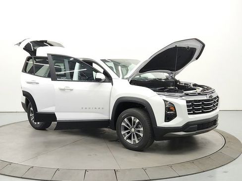 New 2026 Chevrolet Equinox LT w/ Convenience Package II FWD image 9