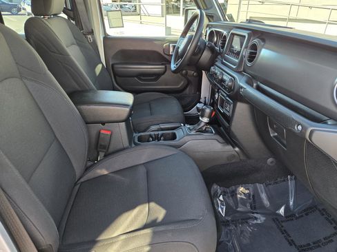 Certified 2023 Jeep Gladiator Sport image 32