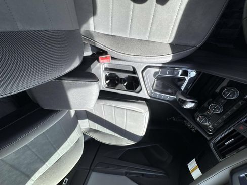 Used 2024 Volkswagen Taos SE FWD image 24