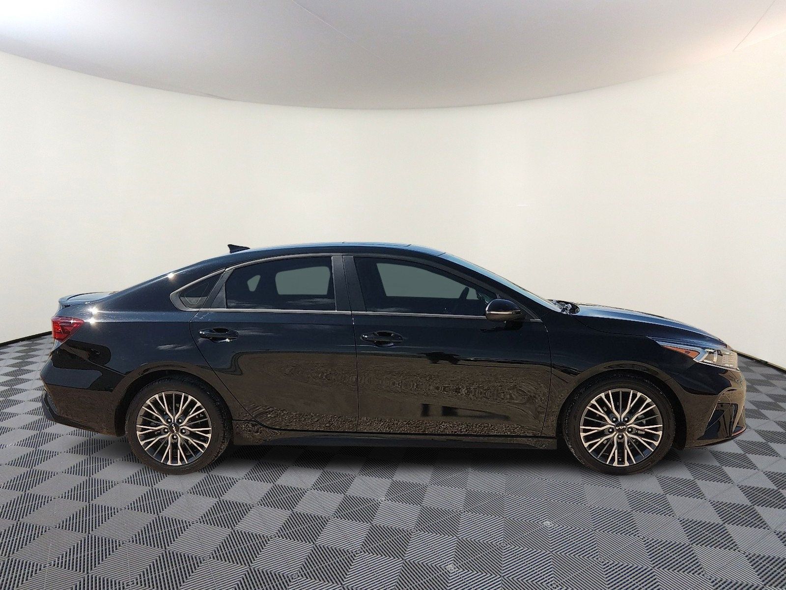Used 2024 Kia Forte GT-Line w/ GT-Line Premium Package FWD image 5