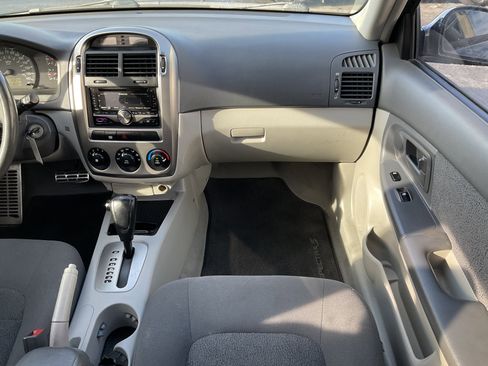 Used 2005 Kia Spectra5 image 21