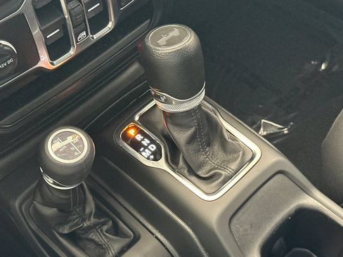 Used 2023 Jeep Wrangler Unlimited AWD/4WD image 21