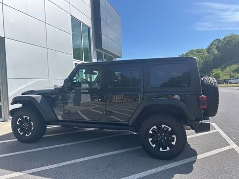 Used 2025 Jeep Wrangler Unlimited Rubicon 4xe w/ Convenience Group AWD/4WD image 28