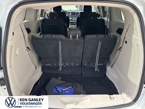 Used 2022 Chrysler Voyager LX FWD image 27
