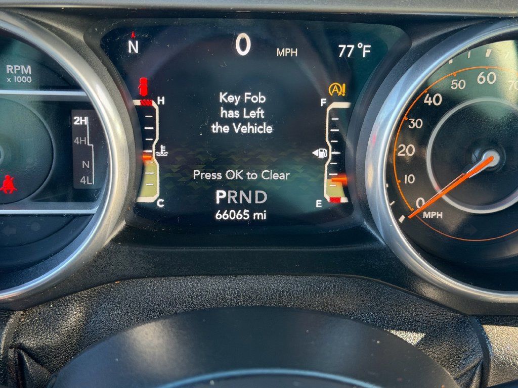 Used 2018 Jeep Wrangler Unlimited Sahara w/ LED Lighting Group AWD/4WD image 15