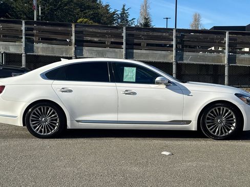 Used 2019 Kia K900 Luxury w/ VIP Package image 3