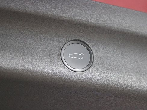 Used 2021 Tesla Model Y Long Range image 33