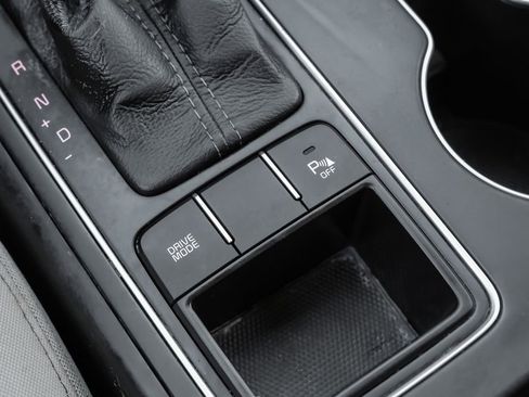 Used 2017 Kia Sorento LX w/ LX Convenience Package image 24