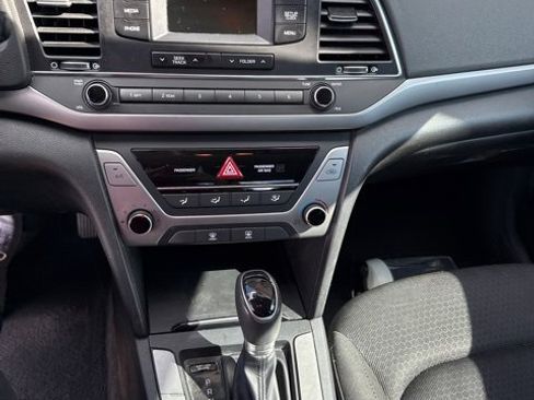 Used 2018 Hyundai Elantra SE image 10