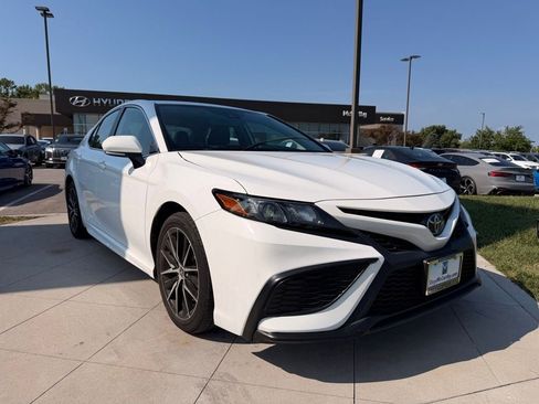 Used 2023 Toyota Camry SE w/ Convenience Package FWD image 7