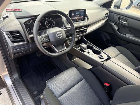 Used 2026 Nissan Rogue SV AWD/4WD image 16
