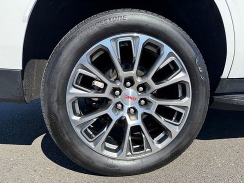 Used 2025 GMC Yukon Denali AWD/4WD image 9