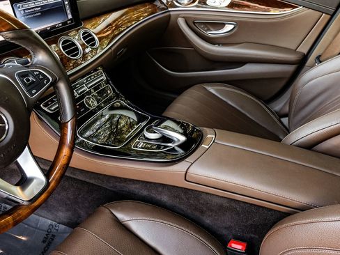 Used 2017 Mercedes-Benz E 300 image 23