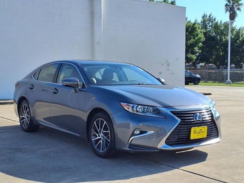 Used 2016 Lexus ES 350 w/ Luxury Package w/Wood Trim FWD image 20