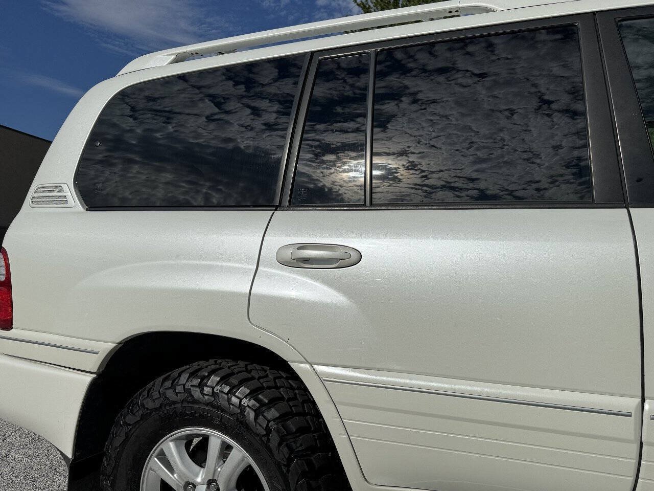 Used 2005 Lexus LX 470 4WD w/ Preferred Accessory Pkg image 29