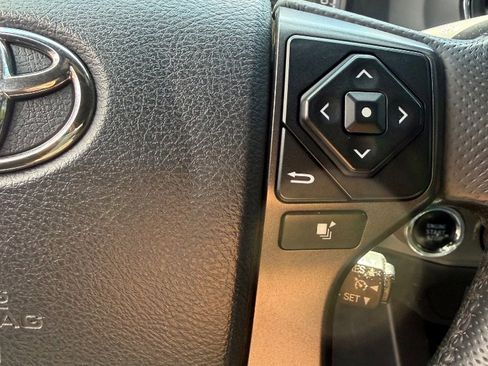 Used 2017 Toyota Tacoma TRD Sport w/ Tow Package (A/T) AWD/4WD image 14