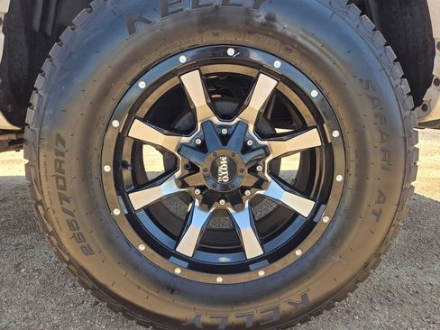 Used 2020 Toyota Tacoma TRD Sport w/ TRD Premium Sport Package AWD/4WD image 11