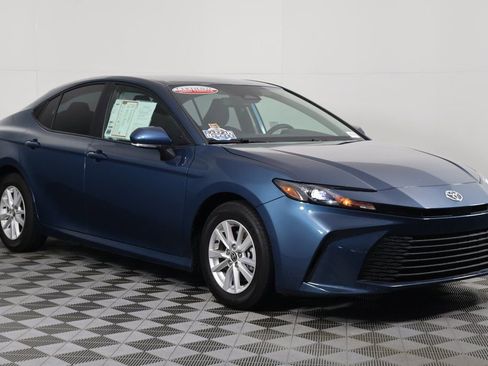 Used 2025 Toyota Camry LE image 3
