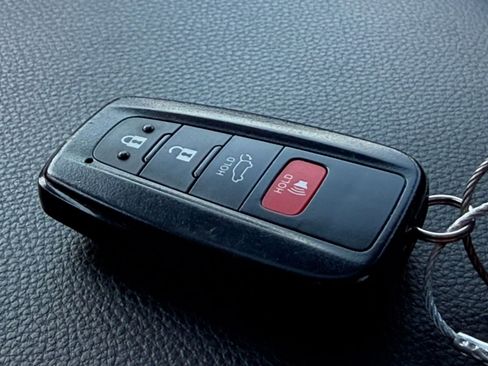 Used 2025 Toyota RAV4 XLE w/ Convenience Package image 21