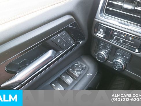 Used 2025 GMC Yukon XL Denali AWD/4WD image 19