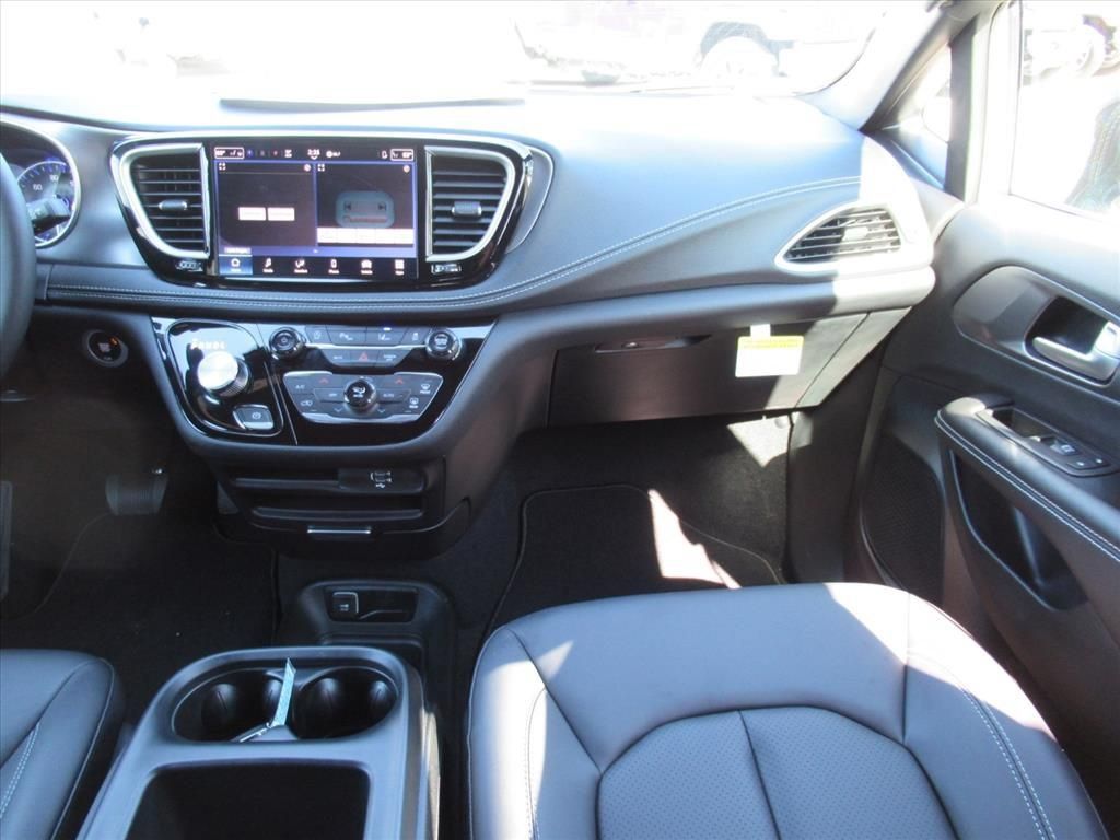 New 2026 Chrysler Pacifica Select FWD image 15