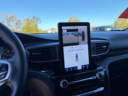 Used 2022 Ford Explorer Limited w/ Limited Technology Package image 21