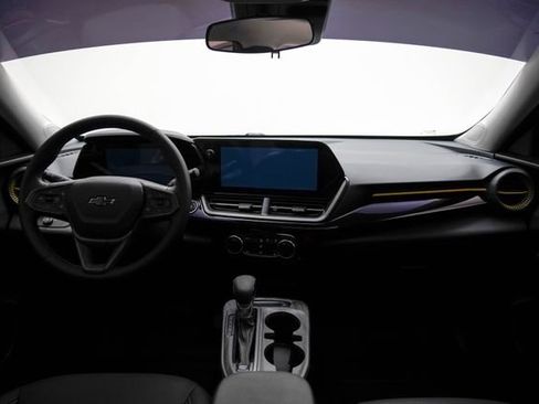 Used 2024 Chevrolet Trax ACTIV w/ Sunroof Package FWD image 27