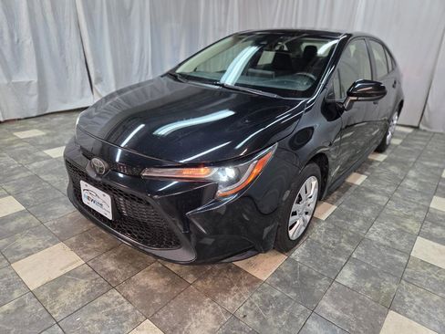 Used 2020 Toyota Corolla LE FWD image 2