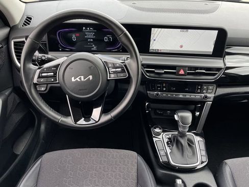 Used 2025 Kia Seltos S image 10